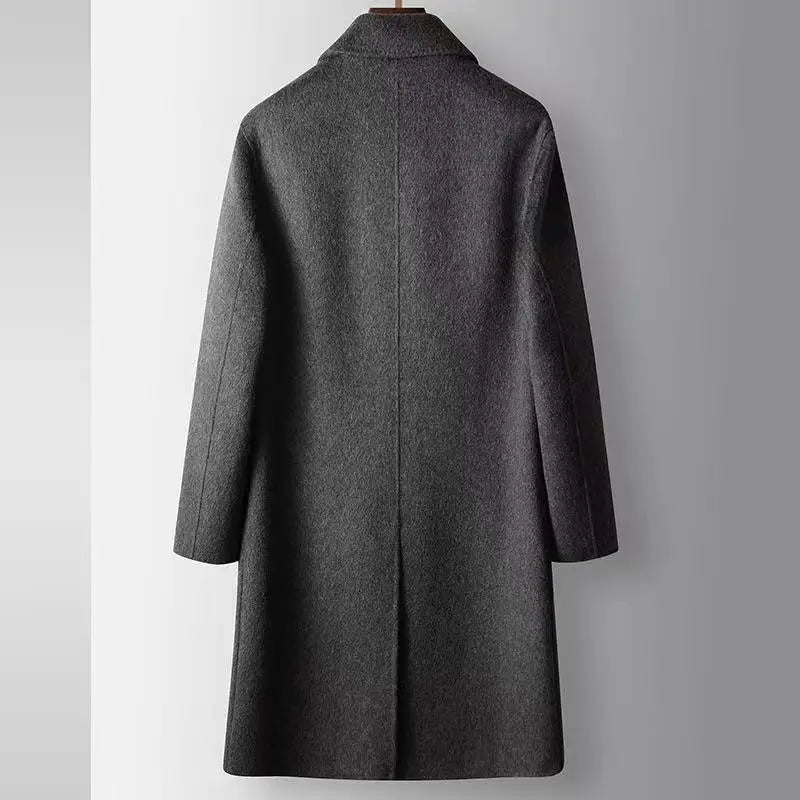 Sobretudo masculino cinza escuro de lã premium com corte longo e abotoamento frontal elegante