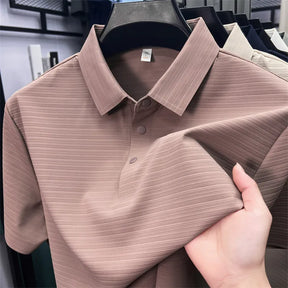 camisa polo masculina com tecido tecnológico respirável e textura elegante exibindo detalhes do tecido