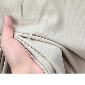 camisa polo masculina com tecido tecnológico respirável e proteção uv exibindo textura do tecido em detalhe
