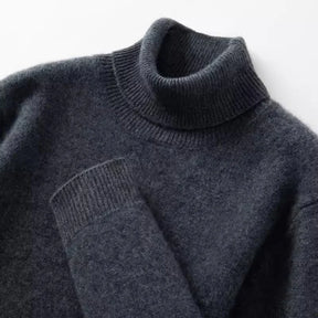 Suéter masculino gola alta em cashmere  escuro com textura macia e visual elegante para inverno