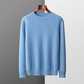 Suéter masculino em lã merino azul claro com gola careca e acabamento minimalista elegante para inverno