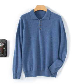 Suéter masculino em lã merino bege com gola polo e botões frontais dobrado com acabamento elegante