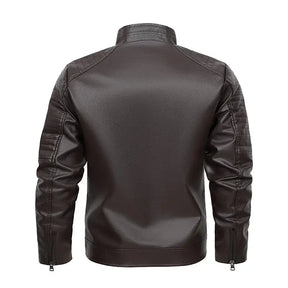 jaqueta masculina estilo couro biker com detalhes matelassê nos ombros