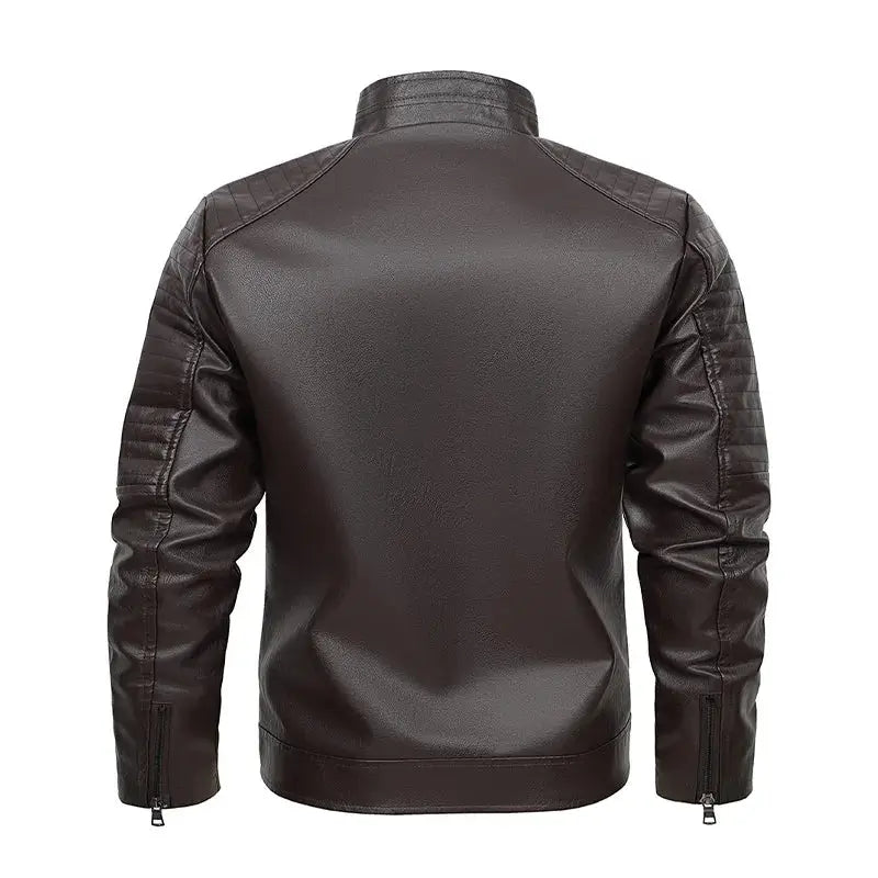jaqueta masculina estilo couro biker com detalhes matelassê nos ombros