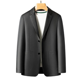 Blazer masculino em couro legítimo de carneiro com modelagem elegante e acabamento premium sofisticado.