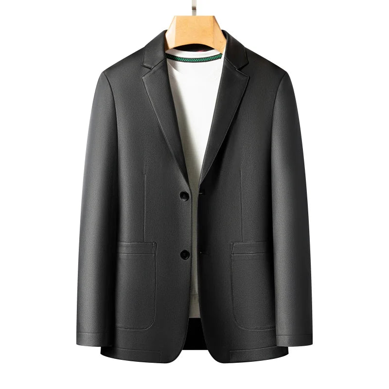 Blazer masculino em couro legítimo de carneiro com modelagem elegante e acabamento premium sofisticado.