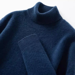 Suéter masculino gola alta em cashmere  escuro com textura macia e visual elegante para inverno