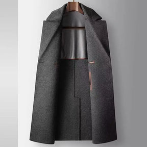 Sobretudo masculino cinza escuro de lã premium com corte longo e abotoamento frontal elegante