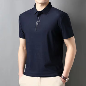 camisa polo masculina AZUL MARINHO com tecido tecnológico respirável e proteção uv exibindo textura do tecido em detalhe