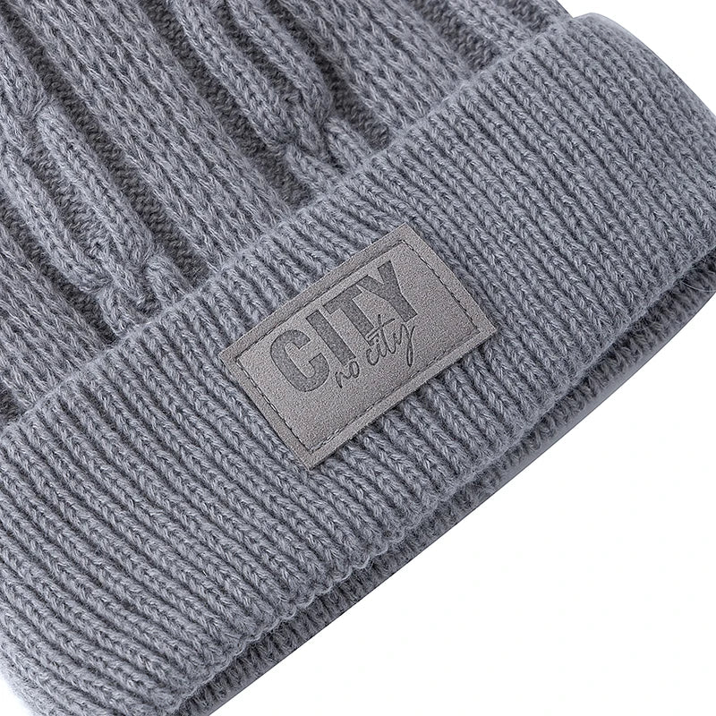 Gorro Térmico Alpine em tricô trabalhado com forro interno quente para dias frios.
