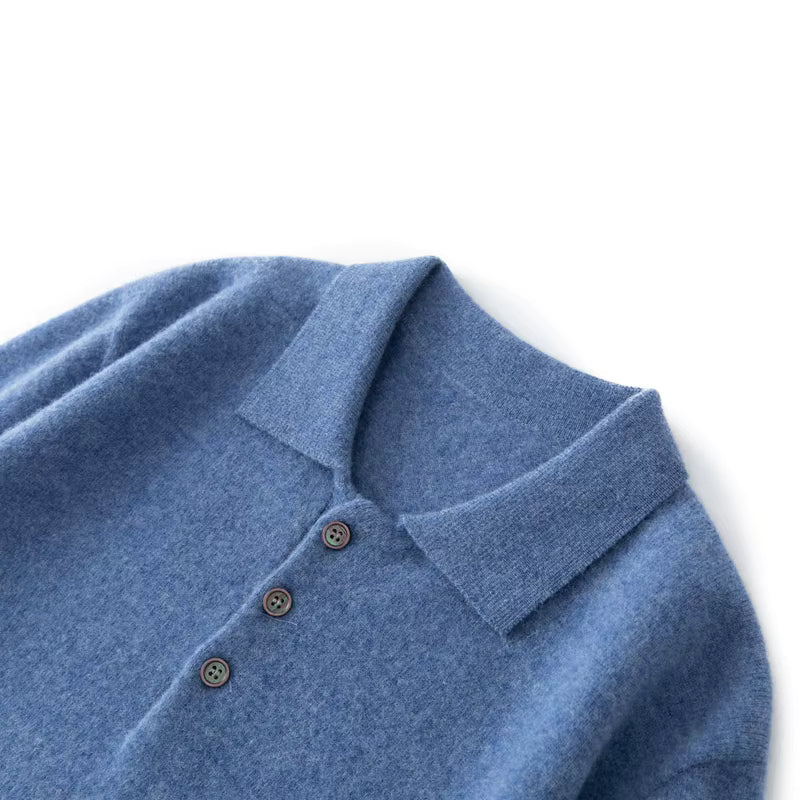 Suéter masculino em lã merino com gola polo e botões frontais dobrado com acabamento elegante