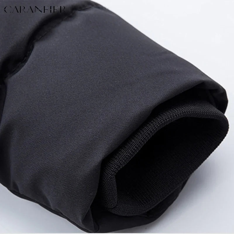 Parka masculina azul-marinho longa com capuz peluciado e forro térmico premium para inverno.