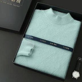 Suéter masculino gola alta em mink cashmere com textura felpada e acabamento premium para inverno