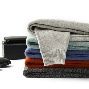 Suéter masculino em lã e cashmere com gola careca e textura elegante para inverno