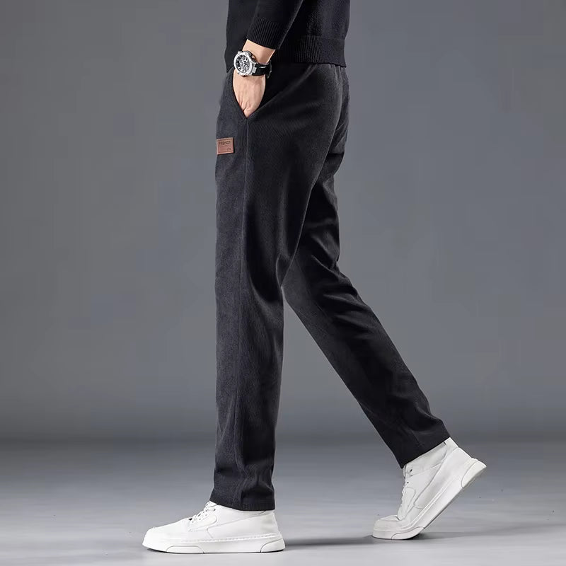 Calça masculina de veludo cotelê com cintura elástica e cordão ajustável, modelo reto para outono e inverno
