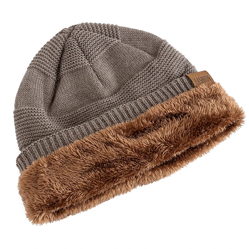 Gorro Térmico Montana taupe em tricô premium com forro interno quente e design slouchy moderno.