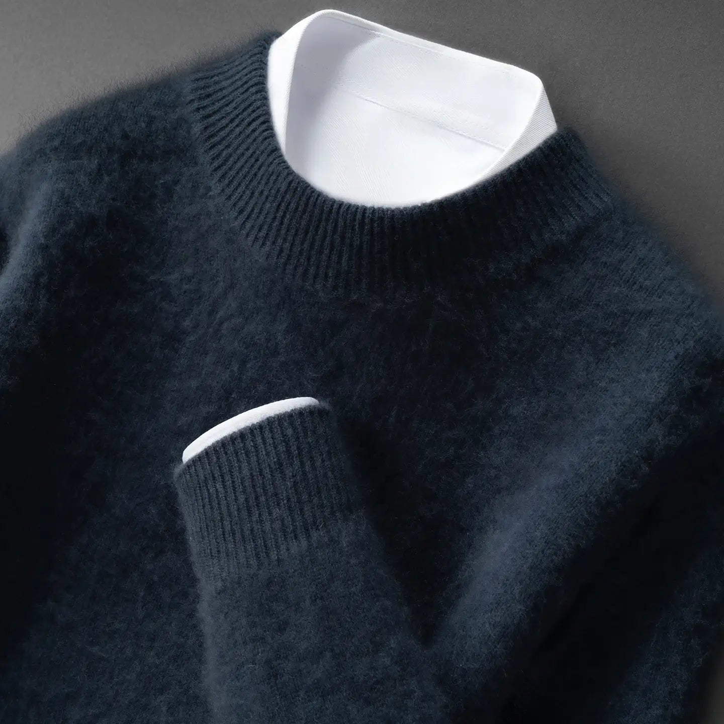 Suéter masculino em cashmere com gola alta e textura macia elegante para inverno sofisticado