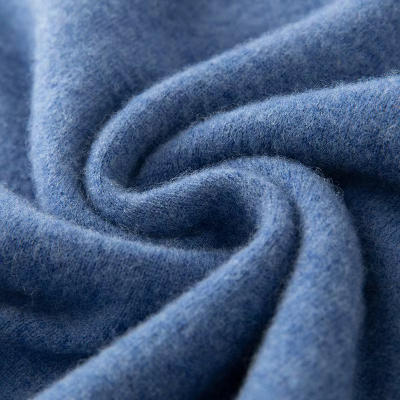 Suéter masculino em lã merino com gola polo e botões frontais dobrado com acabamento elegante