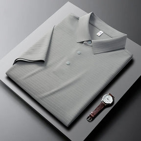 camisa polo masculina com tecido tecnológico respirável e textura elegante exibindo detalhes do tecido