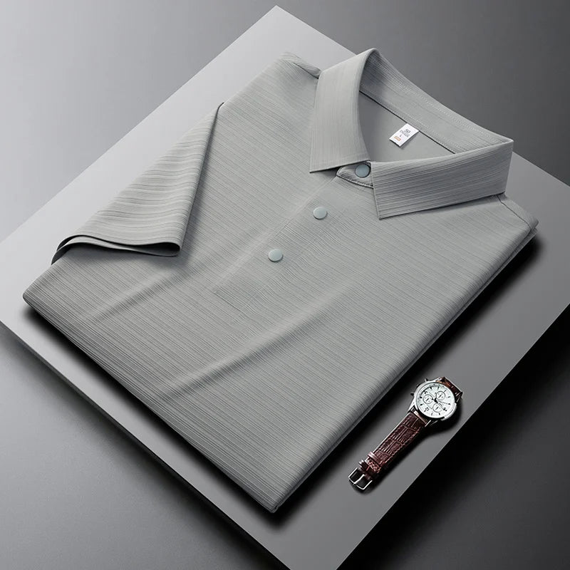 camisa polo masculina com tecido tecnológico respirável e textura elegante exibindo detalhes do tecido