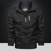 Jaqueta masculina bege corta-vento com capuz oculto e fechamento em zíper estilo outdoor premium.