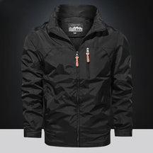 Jaqueta masculina bege corta-vento com capuz oculto e fechamento em zíper estilo outdoor premium.