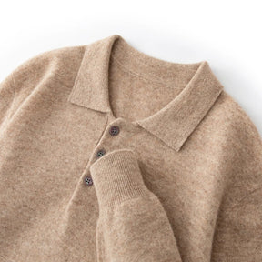 Suéter masculino em lã merino com gola polo e botões frontais dobrado com acabamento elegante