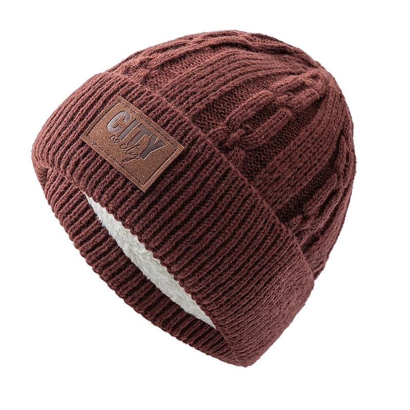 Gorro Térmico Alpine em tricô trabalhado com forro interno quente para dias frios.