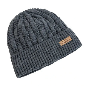Gorro Térmico Nordic em tricô trabalhado com forro interno quente para dias frios.
