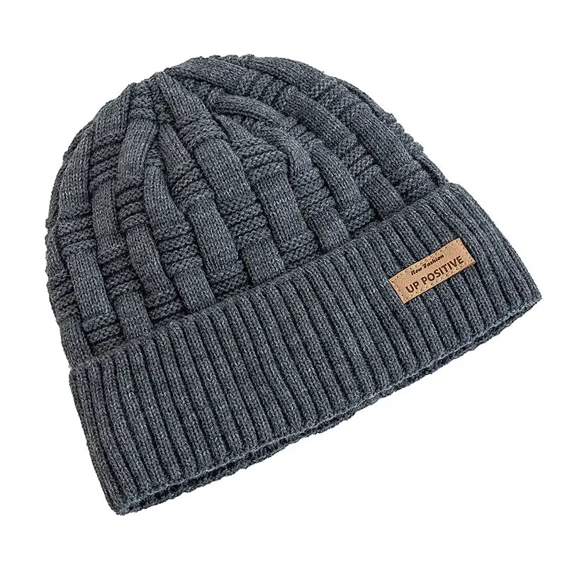 Gorro Térmico Nordic em tricô trabalhado com forro interno quente para dias frios.