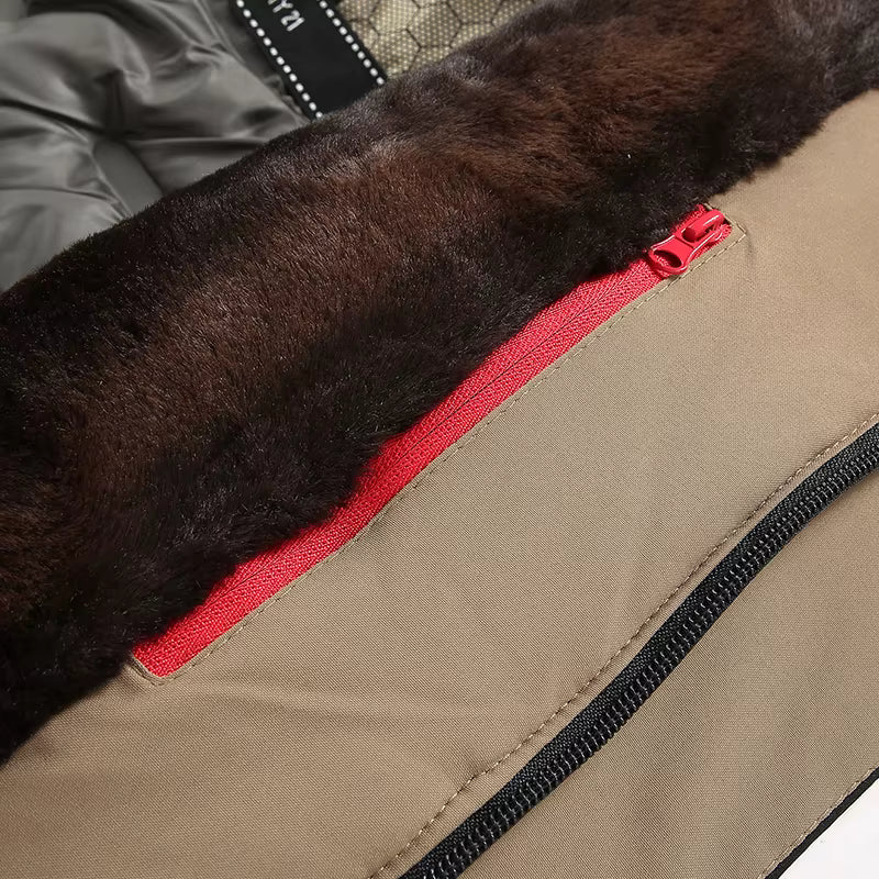 Parka masculina premium com interior térmico peluciado e capuz para inverno e clima frio intenso.