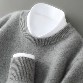 Suéter masculino em lã australiana  com gola careca e textura macia para uso elegante no dia a dia