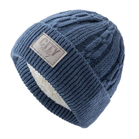Gorro Térmico Alpine em tricô trabalhado com forro interno quente para dias frios.