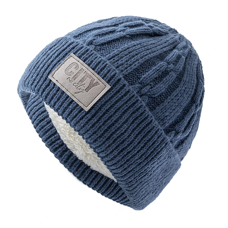 Gorro Térmico Alpine em tricô trabalhado com forro interno quente para dias frios.