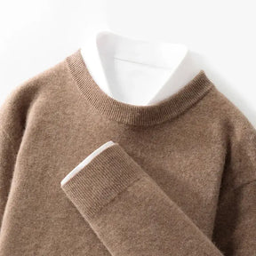 Suéter masculino em lã  com gola careca e textura macia ideal para inverno elegante