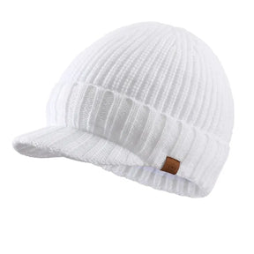 Gorro Masculino Denver em tricô canelado com aba frontal e proteção térmica para inverno.