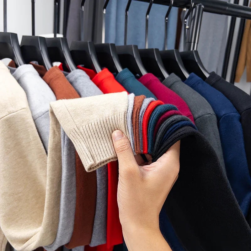 suéter masculino gola redonda várias cores pendurados cabide estilo casual inverno confortável