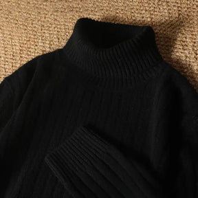 Suéter masculino gola alta em lã merino com textura canelada e visual elegante para inverno