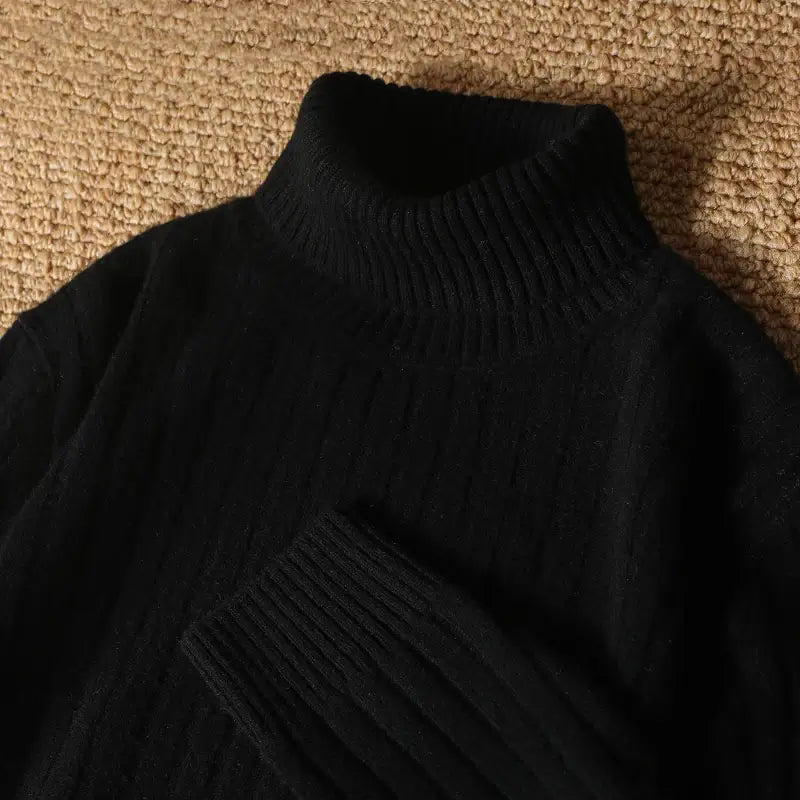 Suéter masculino gola alta em lã merino com textura canelada e visual elegante para inverno