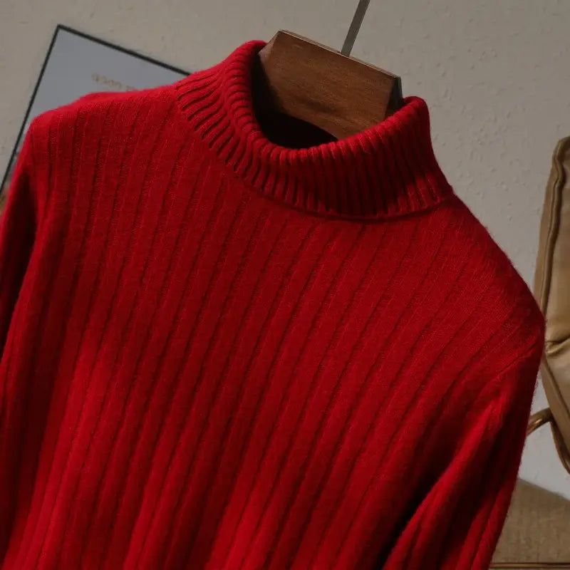 Suéter masculino gola alta em lã merino com textura canelada e visual elegante para inverno