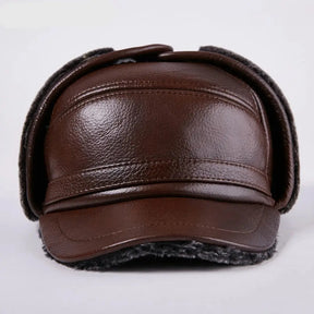 Boné Masculino Alaska marrom em couro premium com forro térmico interno e abas laterais para proteção no inverno.