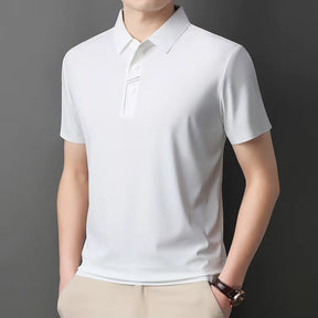 camisa polo masculina BRANCA com tecido tecnológico respirável e proteção uv exibindo textura do tecido em detalhe