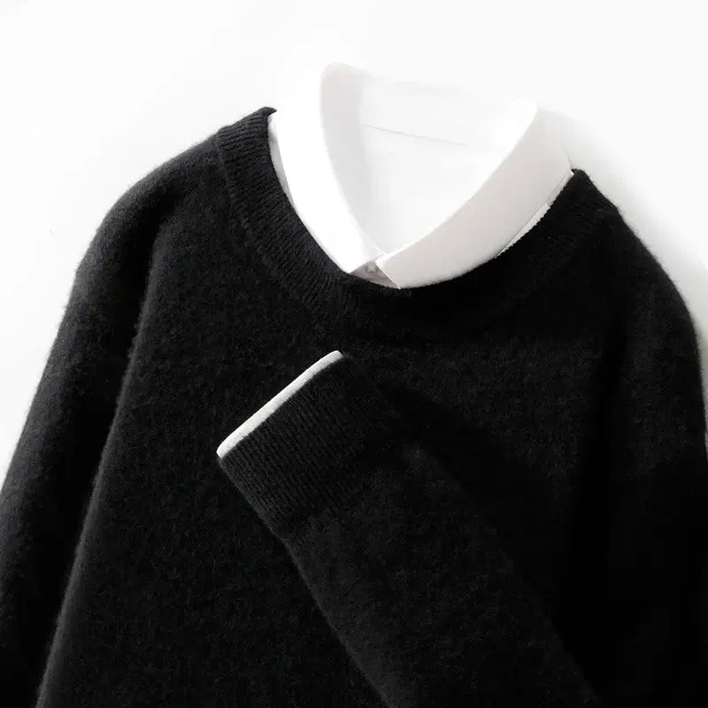 Suéter masculino em lã  com gola careca e textura macia ideal para inverno elegante