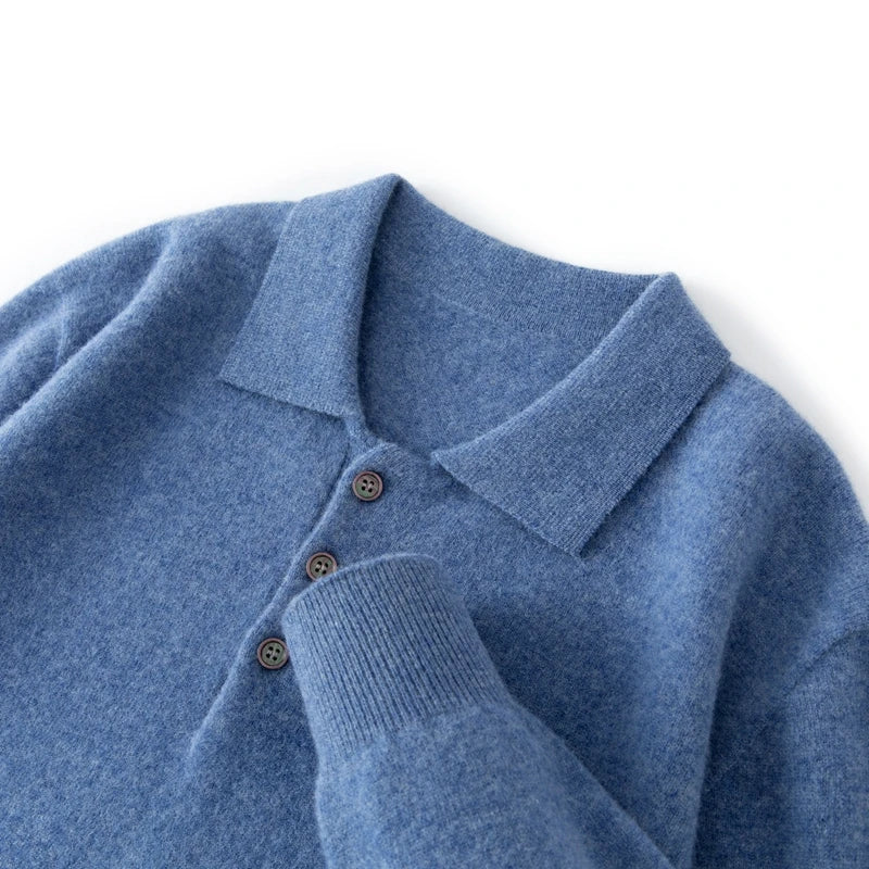 Suéter masculino em lã merino com gola polo e botões frontais dobrado com acabamento elegante