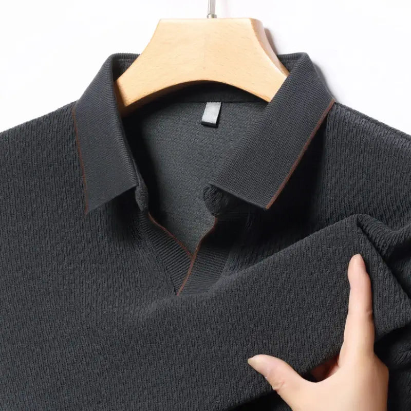 camisa polo masculina de tricot manga longa com tecido macio e elegante exibindo textura do knitwear