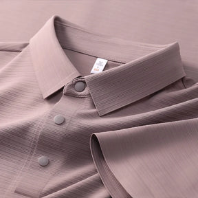 camisa polo masculina com tecido tecnológico respirável e textura elegante exibindo detalhes do tecido