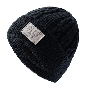 Gorro Térmico Alpine em tricô trabalhado com forro interno quente para dias frios.