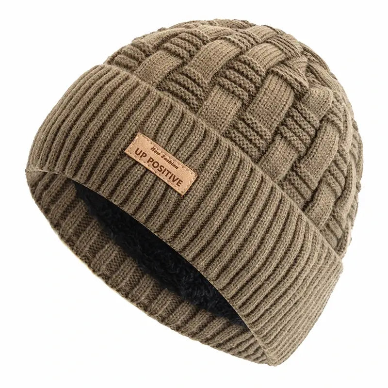 Gorro Térmico Nordic em tricô trabalhado com forro interno quente para dias frios.