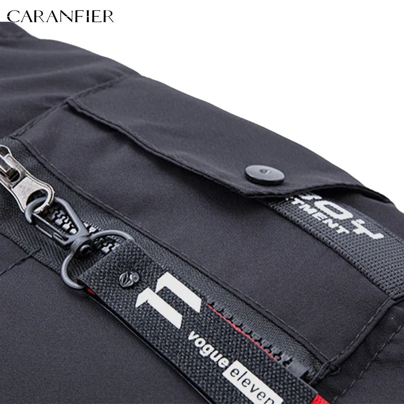 Parka masculina azul-marinho longa com capuz peluciado e forro térmico premium para inverno.