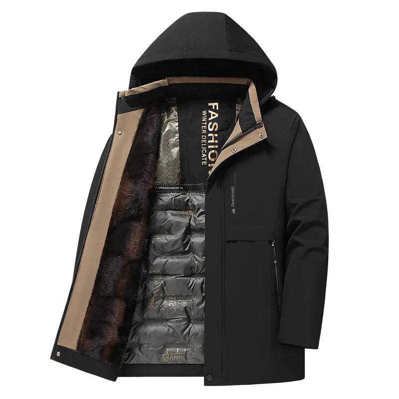 Parka masculina premium com interior térmico peluciado e capuz para inverno e clima frio intenso.